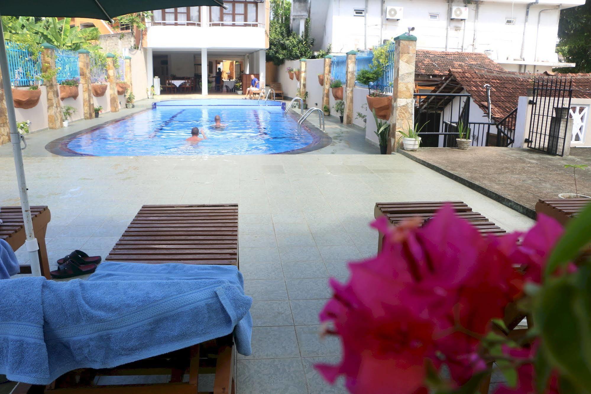 Lavendish Beach Resort أونا واتونا المظهر الخارجي الصورة